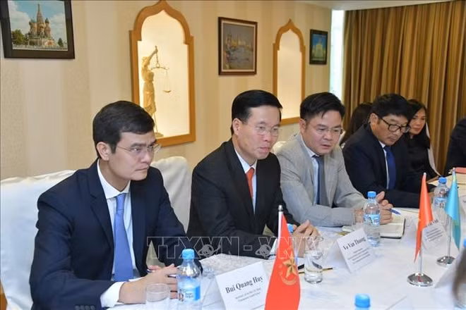 越共中央宣教部部长武文赏会见俄罗斯各政党领导 ảnh 1