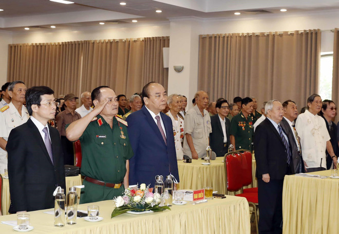 政府总理阮春福出席庆祝越南少年军校建校70周年见面会 ảnh 2 政府总理阮春福出席庆祝越南少年军校建校70周年见面会 ảnh 2