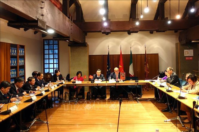 越南国会副主席冯国显对意大利进行工作访问 ảnh 2