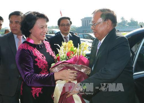 越南国会主席阮氏金银会见老挝人民革命党中央委员会总书记、国家主席本扬•沃拉吉 ảnh 1