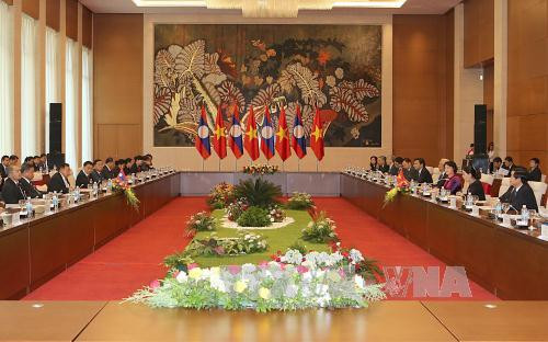 越南国会主席阮氏金银会见老挝人民革命党中央委员会总书记、国家主席本扬•沃拉吉 ảnh 2