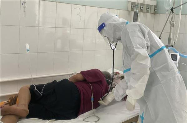 越南全国报告2月19日新增确诊病例近4.2万例 ảnh 1