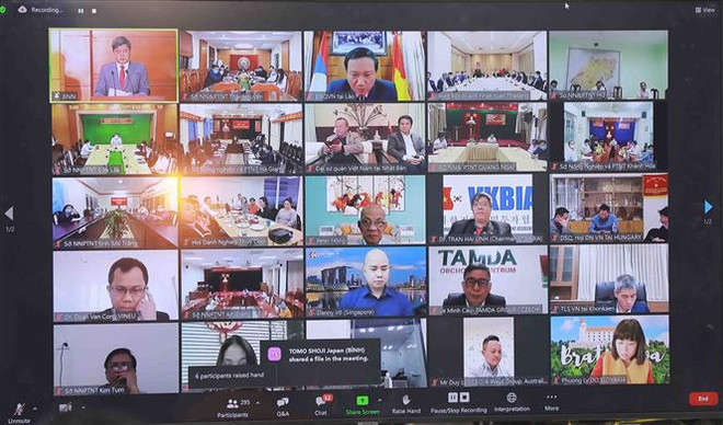 每个旅外越南人都成为向世界介绍越南农产品和吸引外国投资的重要桥梁 ảnh 2