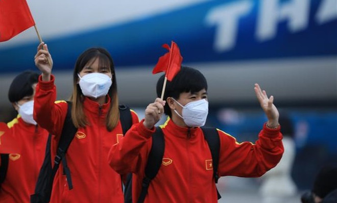 赢得2023 年女足世界杯参赛资格后的越南女足载誉归来 ảnh 2