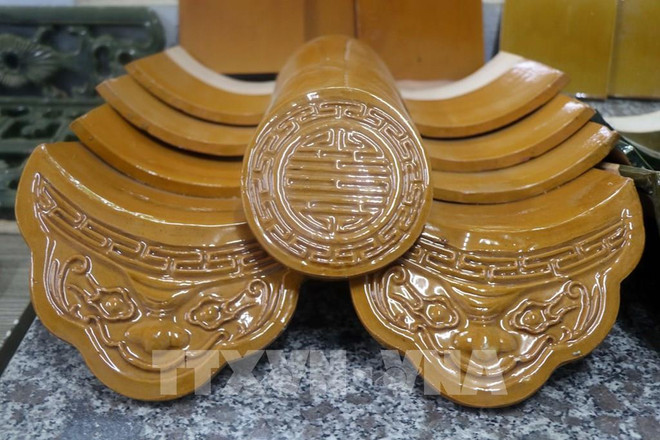 顺化市艺人努力保留皇宫琉璃瓦手工技艺 ảnh 1 顺化市艺人努力保留皇宫琉璃瓦手工技艺 ảnh 1