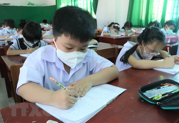 越南教育培训部副部长阮友渡:尽量只有单班进行在线学习而没有全校进行在线学习 ảnh 1 越南教育培训部副部长阮友渡:尽量只有单班进行在线学习而没有全校进行在线学习 ảnh 1