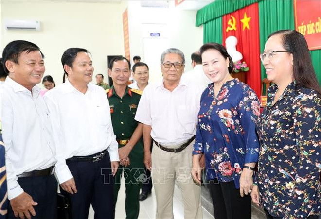 国会主席阮氏金银在芹苴市宁桥郡开展选民接待活动 ảnh 2 国会主席阮氏金银在芹苴市宁桥郡开展选民接待活动 ảnh 2