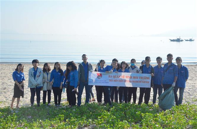 岘港市同全国各沿海省份凝聚力量清洁海洋 ảnh 1