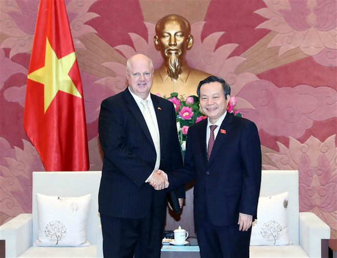 越南国会副主席冯国显:越南为外国投资商对越投资创造便利条件 ảnh 1 越南国会副主席冯国显:越南为外国投资商对越投资创造便利条件 ảnh 1