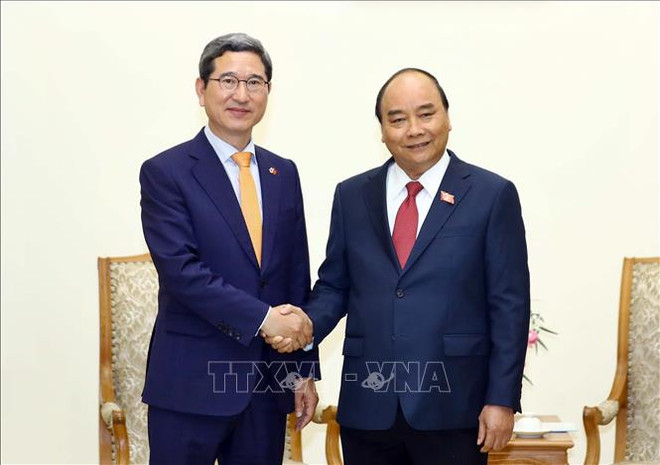 越南政府总理阮春福会见韩越议员友好小组主席金贺勇 ảnh 1 越南政府总理阮春福会见韩越议员友好小组主席金贺勇 ảnh 1