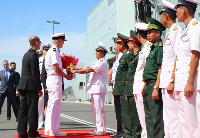 加拿大皇家海军抵达金兰港 开始对越南进行访问 ảnh 2 加拿大皇家海军抵达金兰港 开始对越南进行访问 ảnh 2