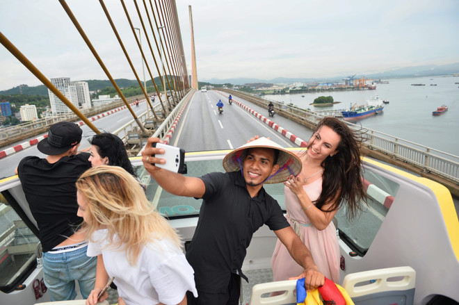 乘坐双层观光巴士漫游广宁市 ảnh 1 乘坐双层观光巴士漫游广宁市 ảnh 1