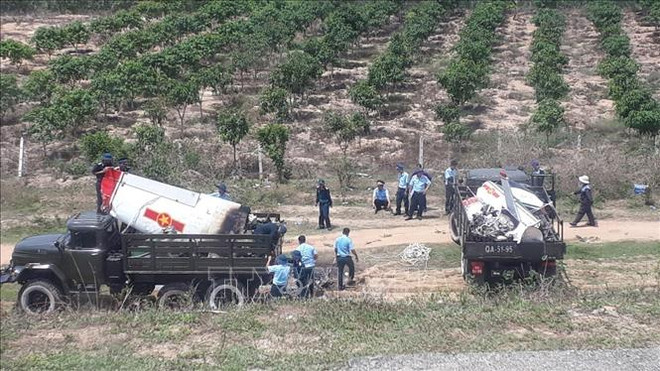 越南军用训练机在庆和省坠毁 两名飞行员牺牲 ảnh 2 越南军用训练机在庆和省坠毁 两名飞行员牺牲 ảnh 2