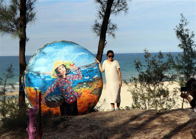 广南省沿着三青沙滩“竹篮船之路”艺术项目正式竣工 ảnh 3