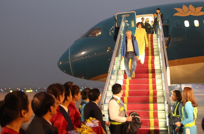 河内市迎接2017年首位国际游客 ảnh 1 河内市迎接2017年首位国际游客 ảnh 1