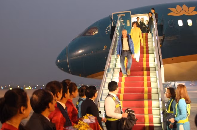 河内市迎接2017年首位国际游客 ảnh 1