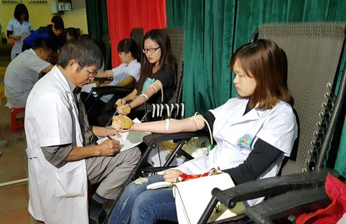 “红色周日”无偿献血活动：为需要输血的病人奉献爱心 ảnh 2