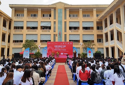 “红色周日”无偿献血活动：为需要输血的病人奉献爱心 ảnh 1