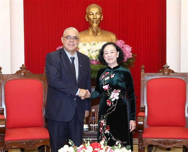 越共中央书记处常务书记张氏梅会见古巴哈瓦那市委代表团 ảnh 1 越共中央书记处常务书记张氏梅会见古巴哈瓦那市委代表团 ảnh 1