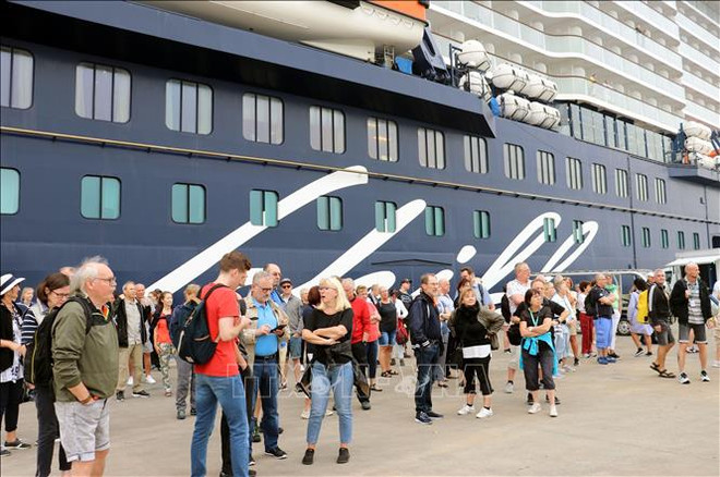 越南广宁省今年前五个月接待游客量大幅增长 ảnh 1