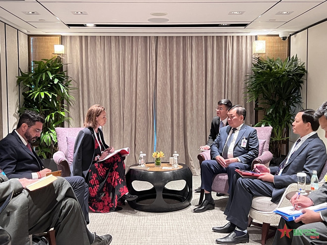 越南国防部代表团出席香格里拉对话会多项活动 ảnh 2 越南国防部代表团出席香格里拉对话会多项活动 ảnh 2