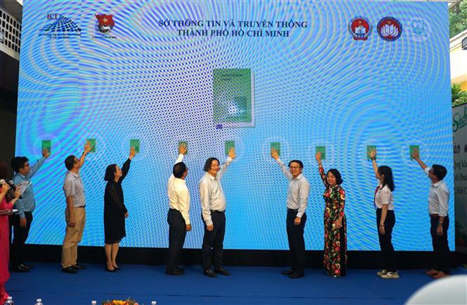 第四次胡志明市儿童图书展在图书街举行 ảnh 1