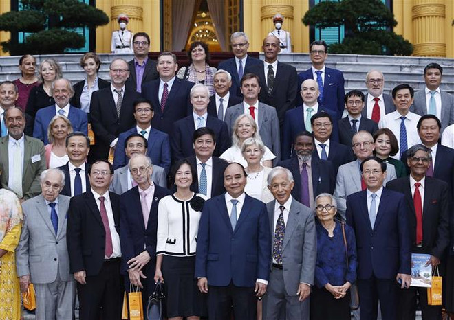 越南国家主席阮春福会见国际著名科学家 ảnh 2 越南国家主席阮春福会见国际著名科学家 ảnh 2