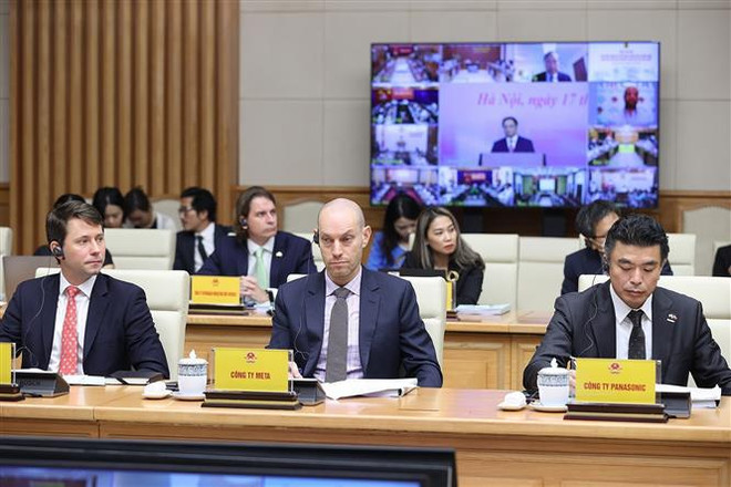 政府总理与外国企业和企业协会会议:战胜挑战 把握机遇 合作求发展 ảnh 1