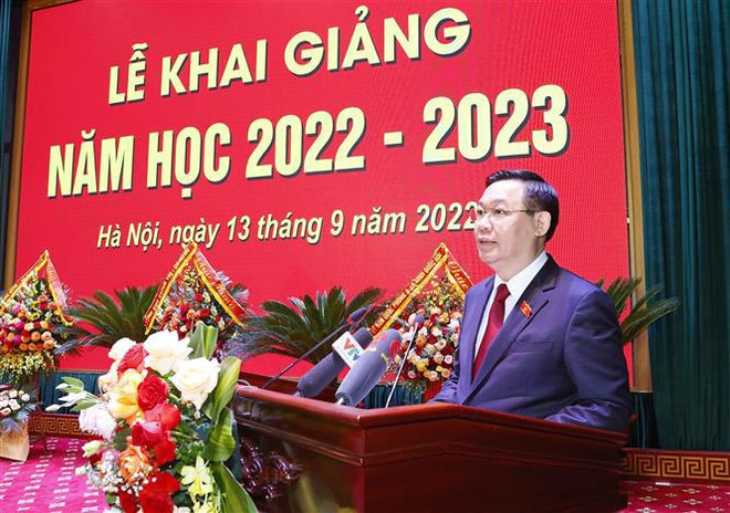 越南国会主席王廷惠出席国防学院2022-2023学年开学典礼 ảnh 2 越南国会主席王廷惠出席国防学院2022-2023学年开学典礼 ảnh 2