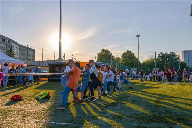 数千名儿童在德国首都欢庆中秋节 ảnh 2 数千名儿童在德国首都欢庆中秋节 ảnh 2