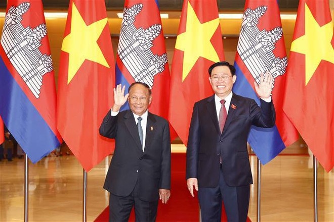 越南国会主席王廷惠与柬埔寨王国国会主席韩桑林举行会谈 ảnh 1 越南国会主席王廷惠与柬埔寨王国国会主席韩桑林举行会谈 ảnh 1