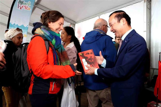 比利时团结节歌颂胡志明主席 ảnh 2 比利时团结节歌颂胡志明主席 ảnh 2