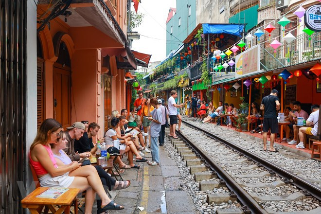 河内将吊销所有铁路咖啡经营户的经营许可证 坚持把游客安全放在第一位 ảnh 2