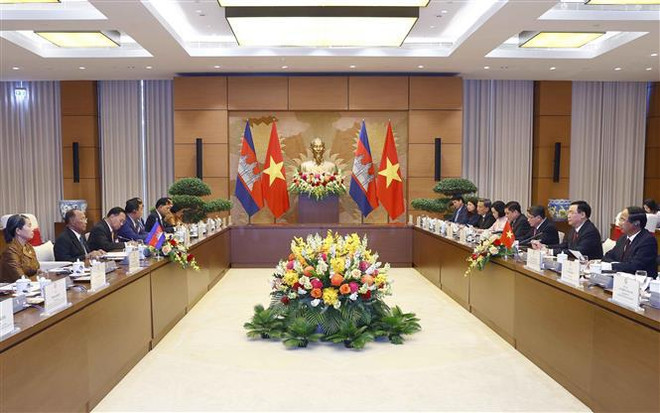 越南国会主席王廷惠与柬埔寨王国国会主席韩桑林举行会谈 ảnh 2 越南国会主席王廷惠与柬埔寨王国国会主席韩桑林举行会谈 ảnh 2