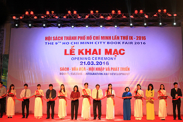 第九次胡志明市图书节开幕推介30万本书和印数量3000万册 ảnh 1 第九次胡志明市图书节开幕推介30万本书和印数量3000万册 ảnh 1