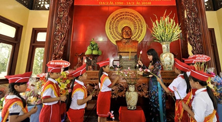 孙德胜主席逝世36周年纪念典礼在安江省举行 ảnh 1 孙德胜主席逝世36周年纪念典礼在安江省举行 ảnh 1