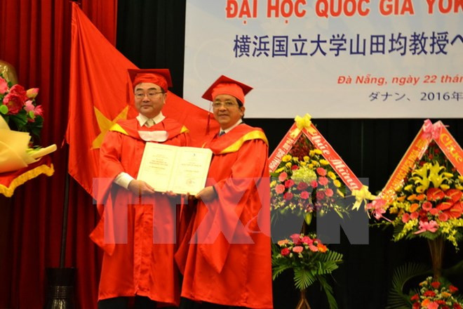 越南岘港大学向日本教授博士授予荣誉博士称号 ảnh 1 越南岘港大学向日本教授博士授予荣誉博士称号 ảnh 1