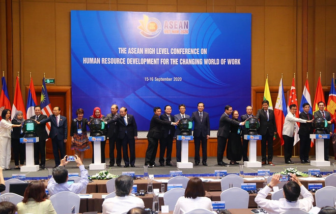 人力发展是东盟共同体发展的指南针 ảnh 1