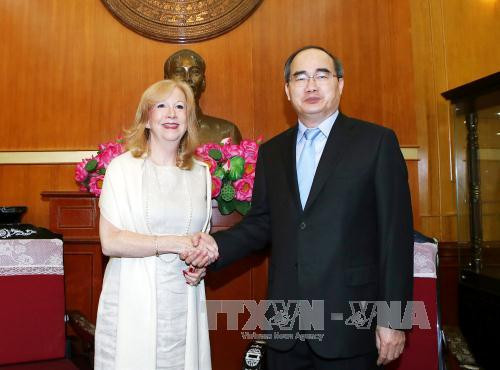 越南祖国阵线中央委员会主席阮善仁会见英国议会下议院副议长雷恩格 ảnh 1 越南祖国阵线中央委员会主席阮善仁会见英国议会下议院副议长雷恩格 ảnh 1