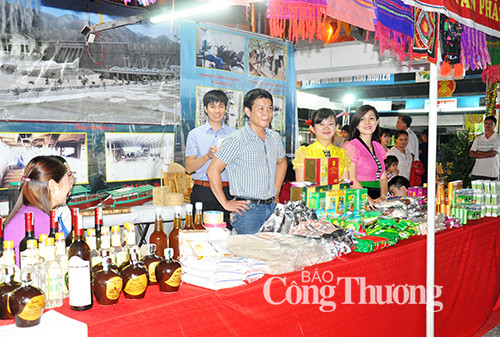 2016年越南东北地区工业贸易展览会在宣光省举行 ảnh 1 2016年越南东北地区工业贸易展览会在宣光省举行 ảnh 1