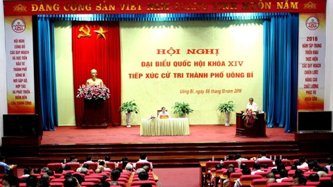 越共中央组织部部长范明正会见广宁省选民 ảnh 1