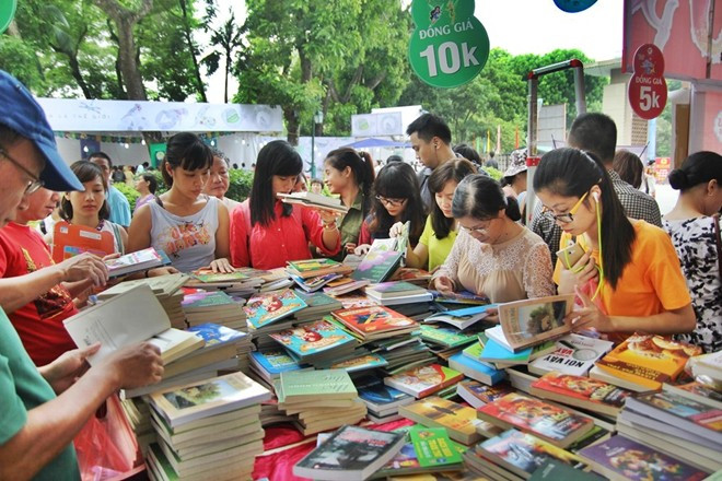 2016年河内图书展即将在升龙皇城遗迹区举行 ảnh 1 2016年河内图书展即将在升龙皇城遗迹区举行 ảnh 1