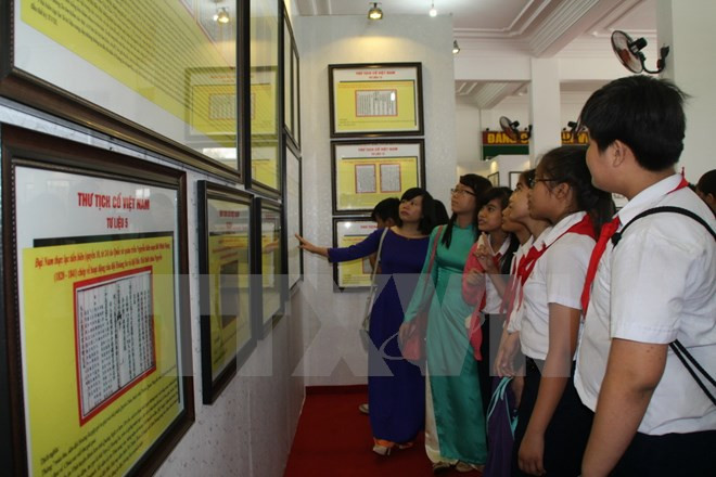 “黄沙、长沙归属越南:历史证据和法律依据”资料图片展在平顺省举行 ảnh 1 “黄沙、长沙归属越南:历史证据和法律依据”资料图片展在平顺省举行 ảnh 1