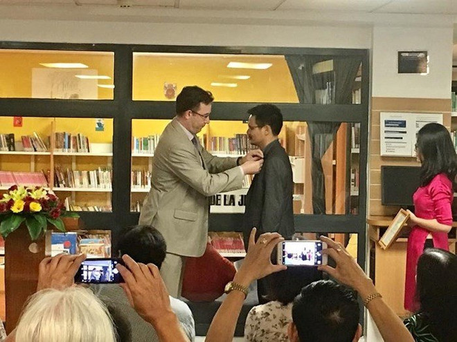 越南籍阮日英荣获法国政府艺术与文学骑士勋章 ảnh 1 越南籍阮日英荣获法国政府艺术与文学骑士勋章 ảnh 1