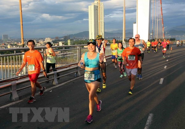 2018年岘港国际马拉松赛:越南运动员在三个赛项夺得冠军 ảnh 2 2018年岘港国际马拉松赛:越南运动员在三个赛项夺得冠军 ảnh 2