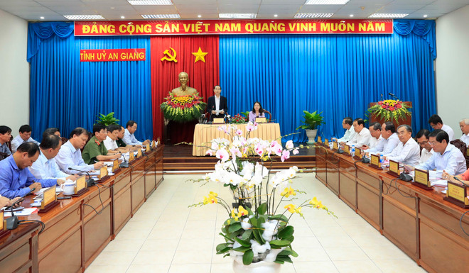 国家主席陈大光:安江省应集中加快转变农业增长模式 促进高科技农业发展 ảnh 2 国家主席陈大光:安江省应集中加快转变农业增长模式 促进高科技农业发展 ảnh 2