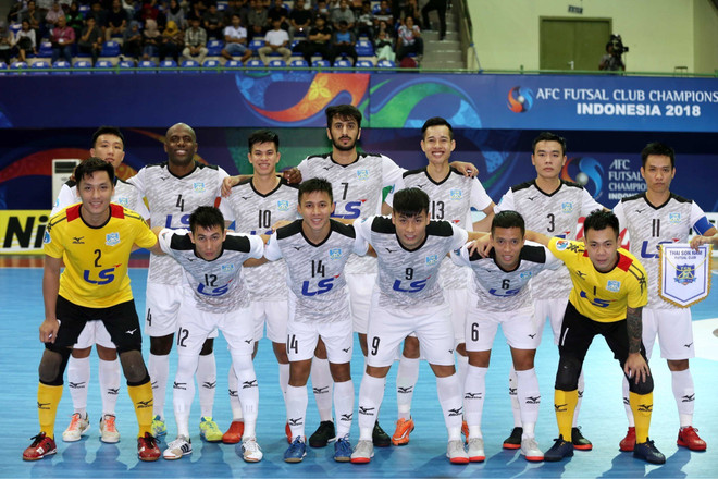 越南泰山南在AFC Futsal俱乐部锦标赛夺季军回国受到热烈欢迎 ảnh 2 越南泰山南在AFC Futsal俱乐部锦标赛夺季军回国受到热烈欢迎 ảnh 2