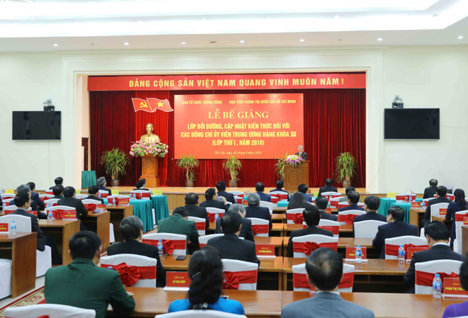 党政建设:越共第十二届中央委员知识更新培训班圆满结束 ảnh 1 党政建设:越共第十二届中央委员知识更新培训班圆满结束 ảnh 1