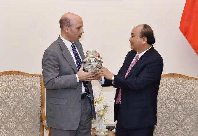 越南政府总理阮春福会见外国投资者 ảnh 1 越南政府总理阮春福会见外国投资者 ảnh 1