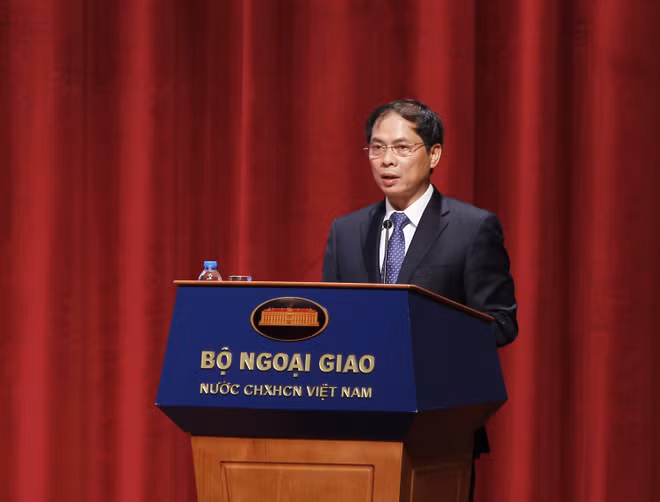 越南副外长裴青山：让越南驻外代表机构和企业界成为彼此的可靠战略伙伴 ảnh 1